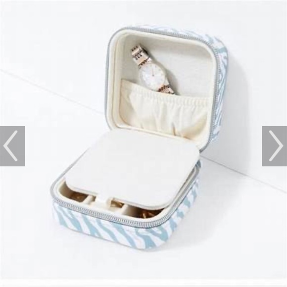 Milly Traveling Jewelry Case - Picture 2 of 3